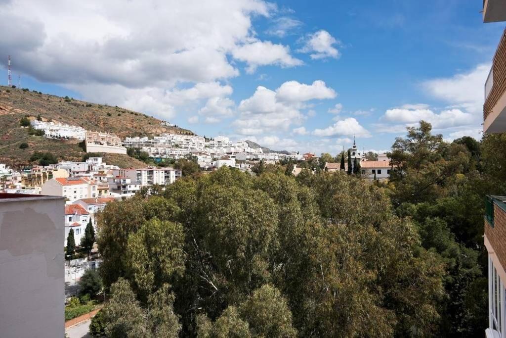 Views In Calm City Center Malaga Bagian luar foto